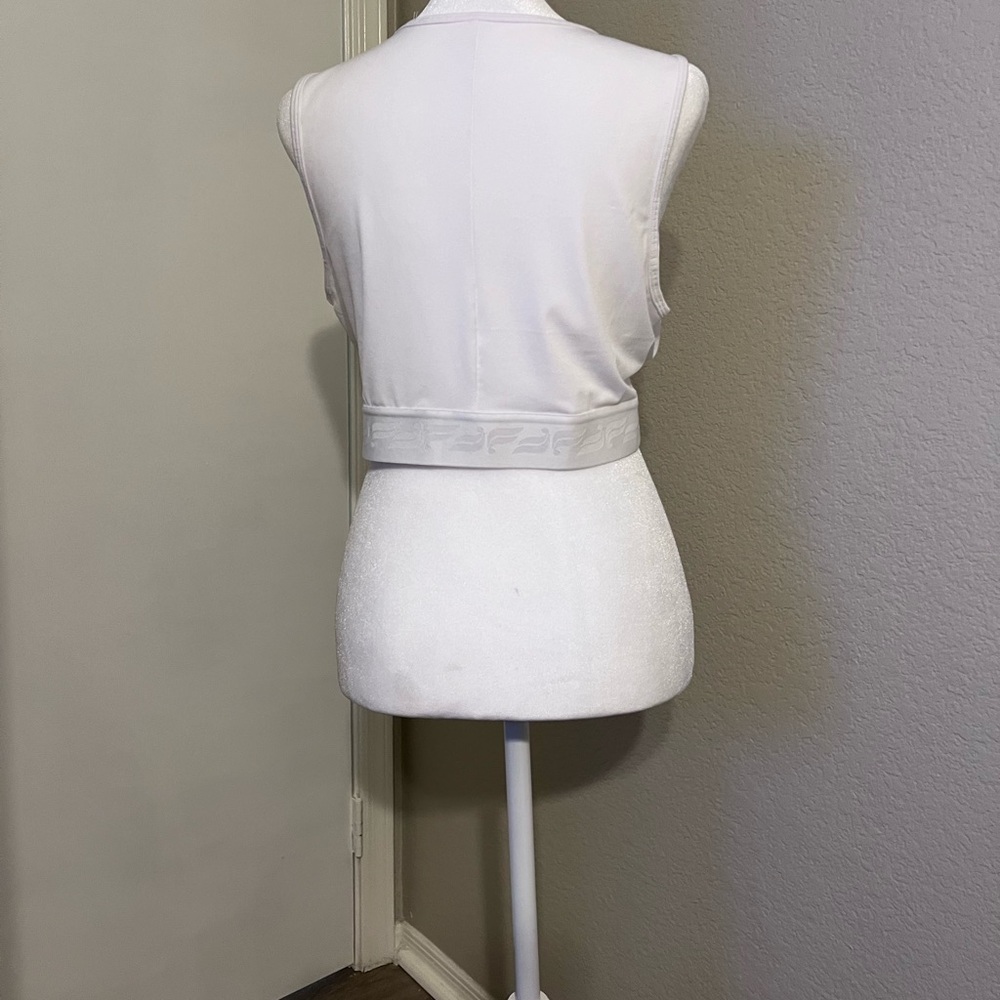 NWOT Fabletics crop top. - Picture 2 of 6
